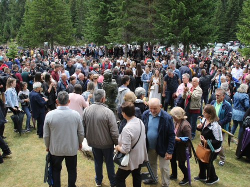 FOTO/VIDEO: Tisuće vjernika na Kedžari proslavilo Divin dan