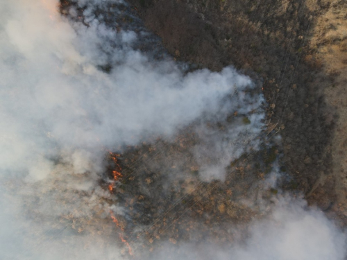 FOTO/VIDEO: Ugašen požar koji je prijetio objektu HE Rama