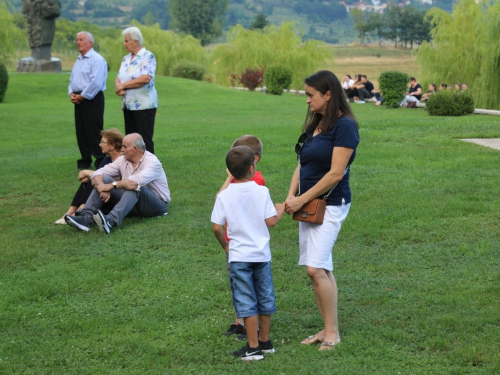 FOTO: Promocija knjige dr. sc. Šimuna Novakovića i druga večer trodnevnice na Šćitu