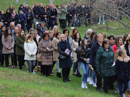 FOTO: Put križa kroz fratarski gaj na Šćitu