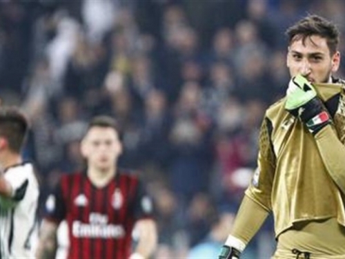 Igrači Milana razbili svlačionicu Juventusa i napisali na zidu 'lopovi'
