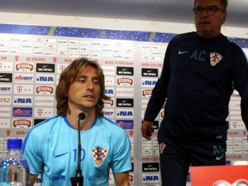 Luka Modrić i Ante Čačić  pozvali navijače na podršku bez incidenata