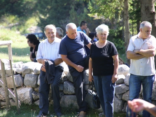 FOTO/VIDEO: Na Vran planini služena misa za poginule duvandžije