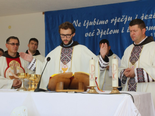 FOTO: Mlada misa fra Franje Barabana u Rumbocima