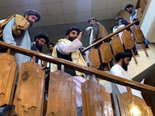 Talibani kažu da žele mir i da će poštovati žene