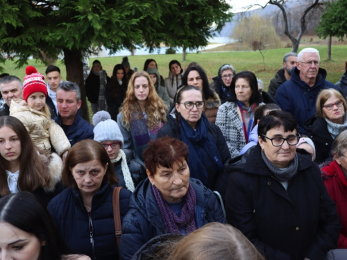 FOTO: Na Šćitu uprizorene žive jaslice