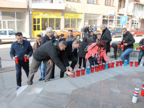 Povodom Svih svetih u Prozoru zapaljene svijeće za poginule i preminule branitelje