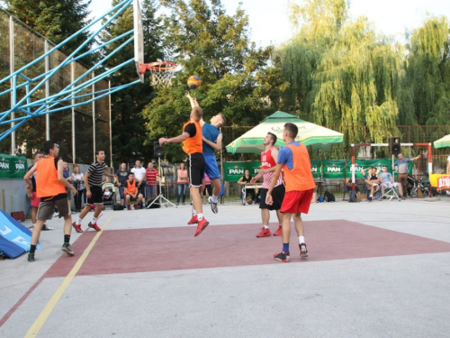 FOTO: Ekipa ''ALF Market'' osvojila Streetball za juniore