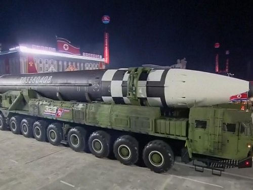 Sjeverna Koreja predstavila ogromnu interkontinentalnu balističku raketu