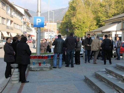 Povodom Svih svetih u Prozoru zapaljene svijeće za poginule i preminule branitelje