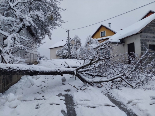 Snijeg i led: Kamionima zabranjen promet na prometnici Posušje - Jablanica