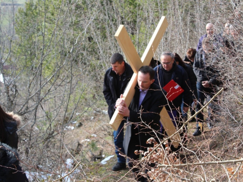 FOTO: Ramski put križa na brdo Gračac