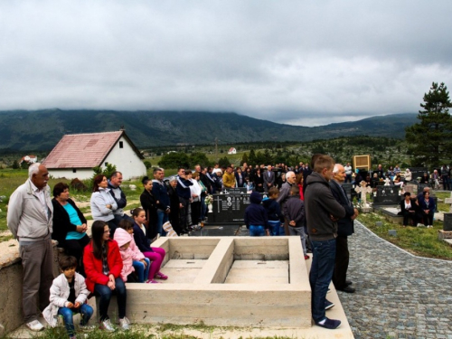 FOTO: Blagoslov gradilišta i kamena temeljca nove filijalne crkve na Risovcu