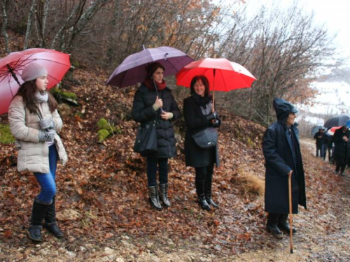 FOTO: Provincijal fra Lovro Gavran predvodio misu i Križni put na Uzdolu