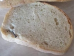 I ovo je BiH: U kruhu pronašla čavao
