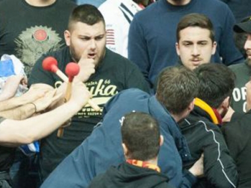 VIDEO: Navijači Galatasaraya mlatili domaće fanove