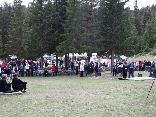 FOTO: Na Vranu služena sv. misa za poginule duvandžije