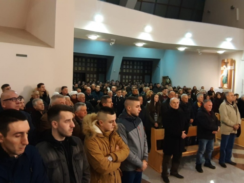 FOTO: Polnoćka na Uzdolu