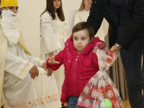 FOTO: Sv. Nikola razveselio mališane u Rumbocima