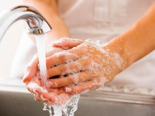 Žene temeljitije peru ruke od muškaraca