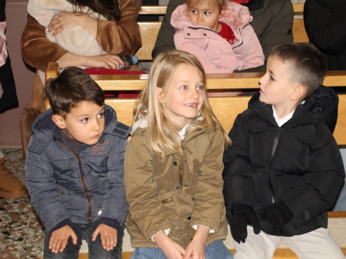 FOTO: Sv. Nikola i ove godine razveselio djecu u župi Rama-Šćit
