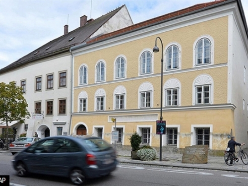 Austrija želi da Hitlerova rodna kuća prestane biti okupljalište neonacista