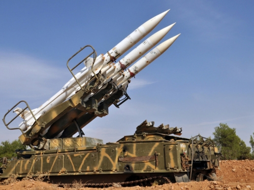 Sirijske snage srušile nove projektile iznad dviju zračnih baza