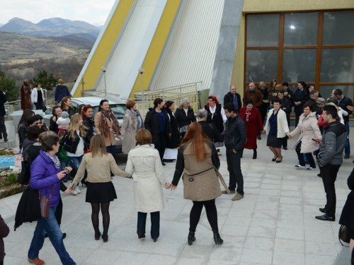 FOTO: Mons. dr. Pero Sudar blagoslovio novi križ i spomenik Stjepanu Džalti na Uzdolu