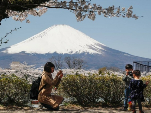 Gradić u Japanu podiže ogradu. Ne želi da turisti fotografiraju planinu