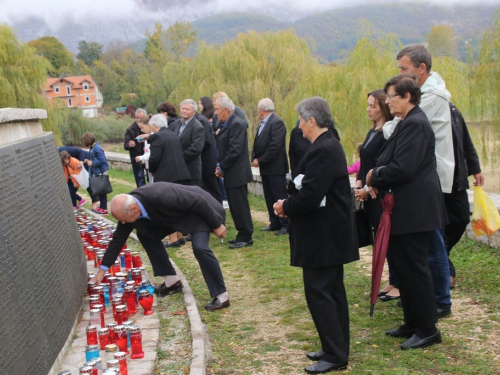 FOTO: Dan sjećanja na ramske žrtve u župi Rama-Šćit