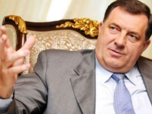 Dodik: Kad je Izetbegović postrojavao vojnike u odorama Armije BiH nitko nije prigovarao