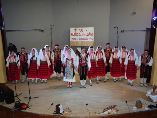 FOTO/VIDEO: Večer folklora u Prozoru