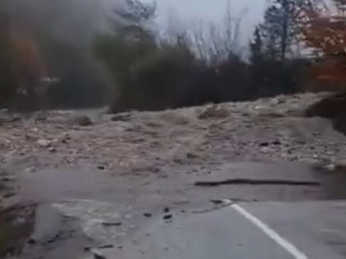 Voda razvalila cestu na dionici Jablanica - Blidinje