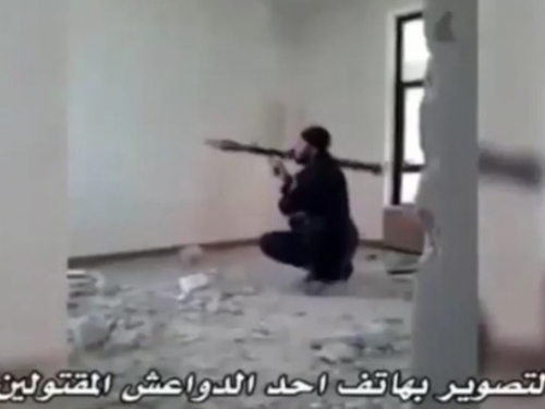 VIDEO: Džihadist htio ispaliti granatu kroz rupu u zidu pa se raznio