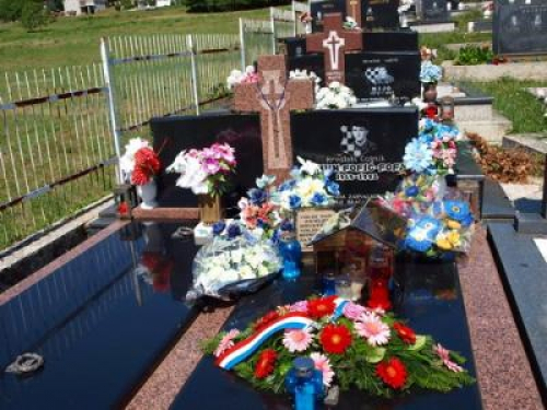 U subotu polaganje vijenaca i paljenje svijeća na grobu Šimuna Fofića Fofe