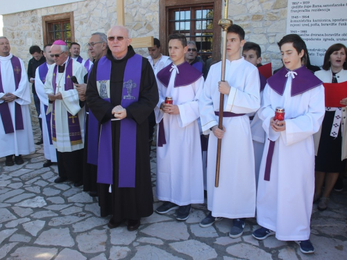 FOTO/VIDEO: Nadbiskupijski križni put mladih na Šćitu