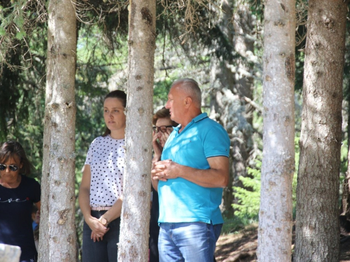 FOTO: Na Vranu služena sv. misa za poginule duvandžije