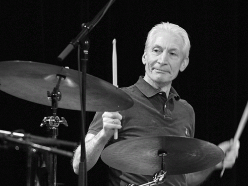 Umro Charlie Watts, bubnjar Rolling Stonesa