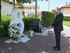 Schmidt odao počast za osmero hrvatske djece ubijene u Vitezu
