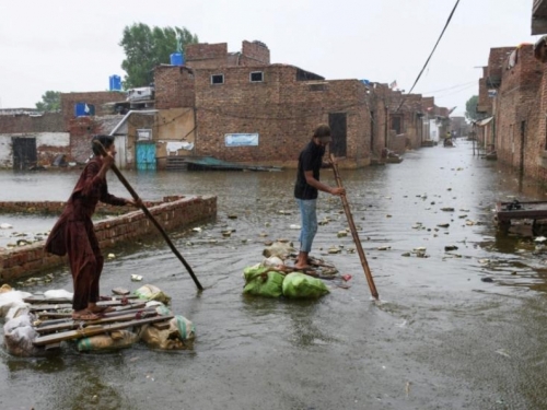 Više od 1.000 ljudi stradalo u poplavama