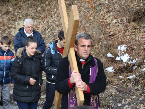 FOTO: Put križa - Treća korizmena nedjelja u župi Uzdol