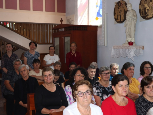 FOTO: Zlatna misa mons. Ante Meštrovića i Dan posvete crkve i duhovnih zvanja u župi Prozor