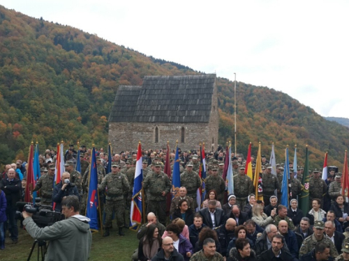 Molitveni pohod na Bobovac - Trebaju nam mudri ljudi i pošteni građani