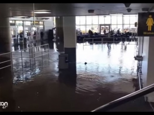 Njujorški aerodrom JFK pod vodom