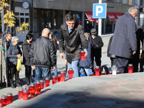 FOTO: Povodom Svih svetih u Prozoru zapaljene svijeće za poginule i preminule branitelje