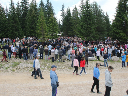 FOTO/VIDEO: Tisuće vjernika na Kedžari proslavilo ''Divin dan''