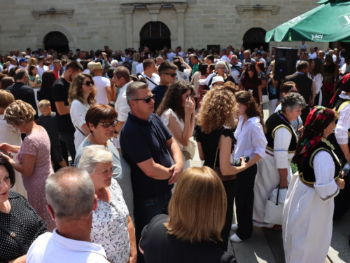 FOTO: Na Šćitu svečano proslavljena Velika Gospa i Mlada misa fra Mile Belje