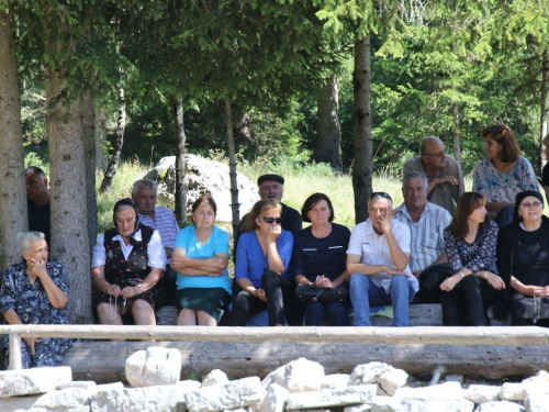 FOTO/VIDEO: Na Vran planini služena misa za poginule duvandžije