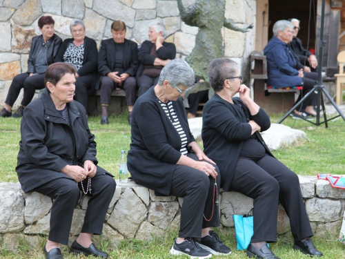 FOTO: Druženje Rumbočana i sv. misa na Zahumu