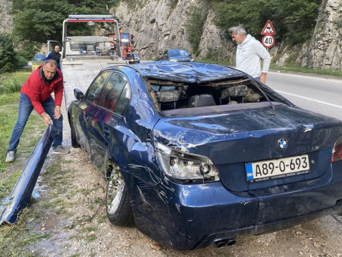 BMW završio u Neretvi